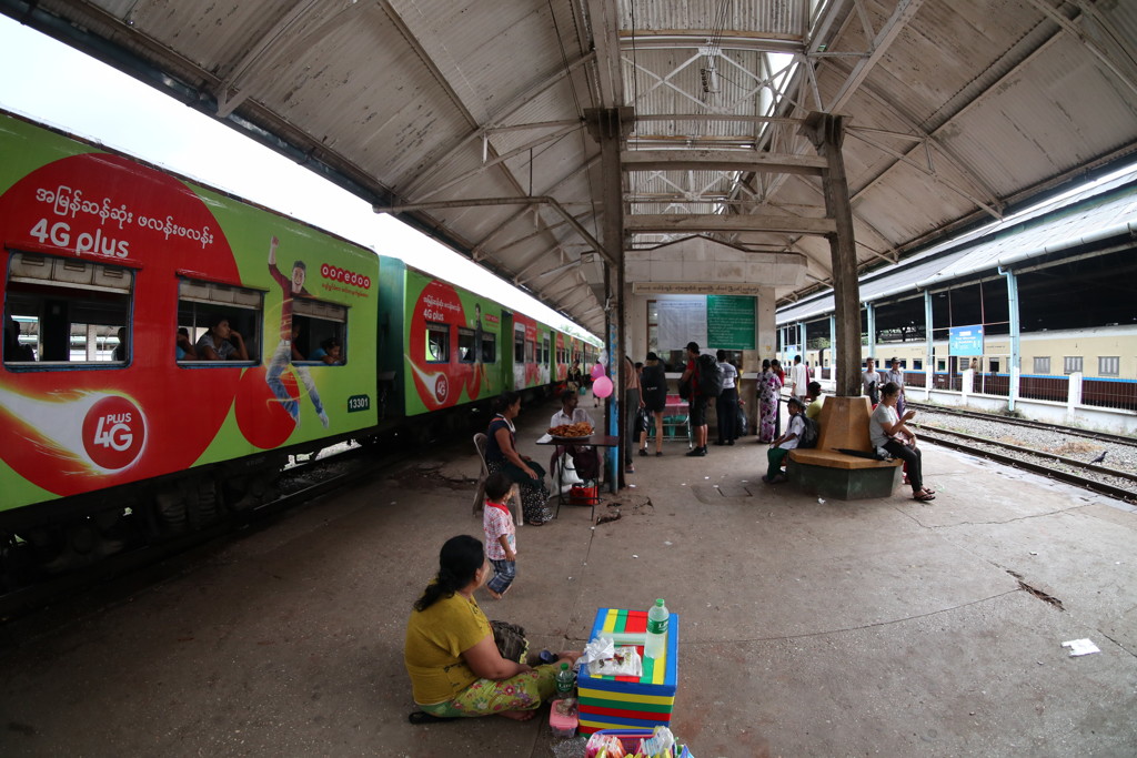 ヤンゴン鉄道環状線　ミャンマー