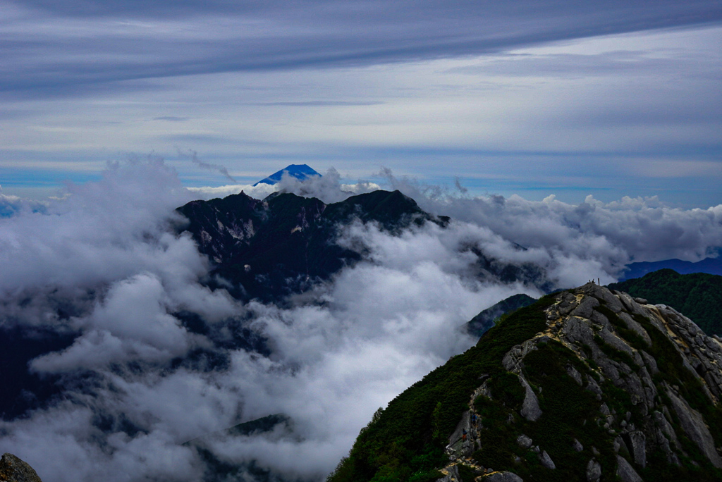 雲に飲まれゆく鳳凰三山①