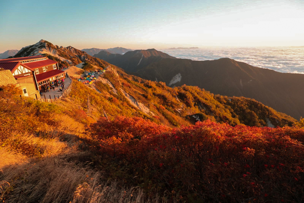 雲海と燕山荘