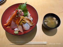 1日目のシメで海鮮丼を頂く事に…