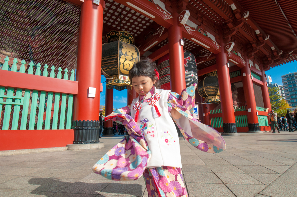 浅草寺で舞う