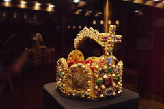 ウィーン3日目 王宮 宝物展 有名な王冠？