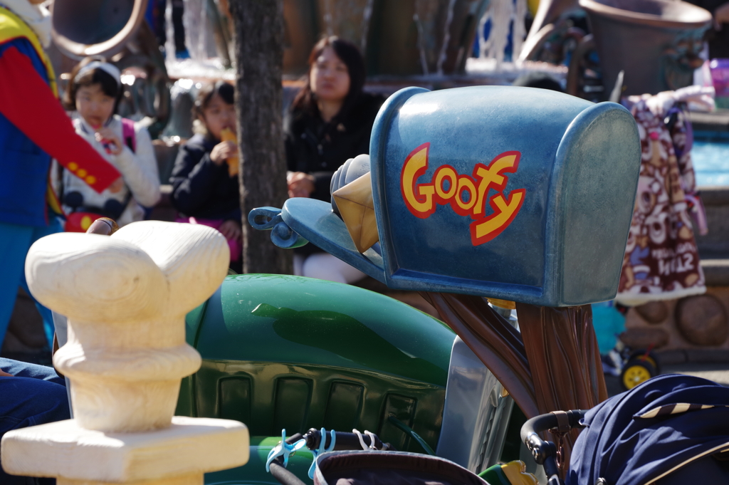 快晴と夜の初ディズニーランド グーフィーのお宅　ポスト