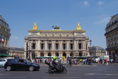 パリ中心　オペラ・ガルニエ