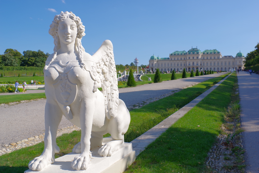 Belvedere Museum 庭園 顔は女性で体は獣なんでしょう？