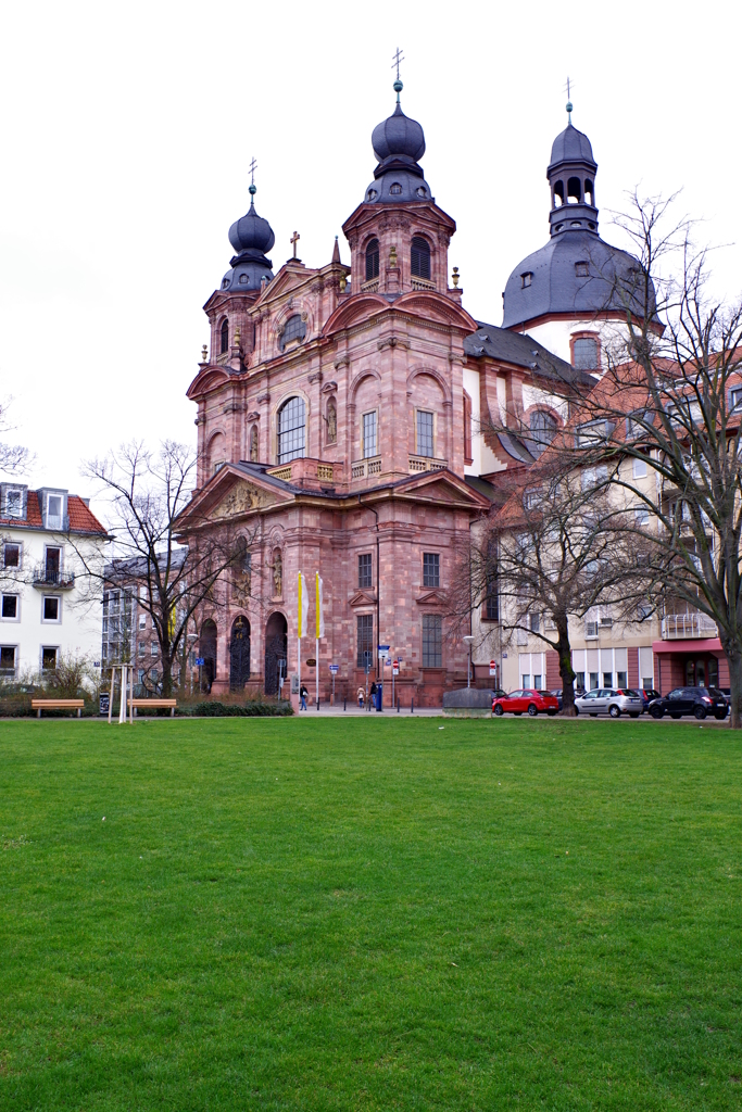 ドイツ Mannheim イエズス教会 町の中に突然あります。