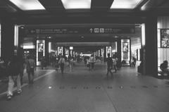 白黒フィルムで散歩 金沢駅