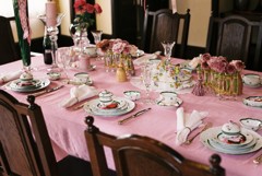 フィルム 西洋館 ピンクのテーブル