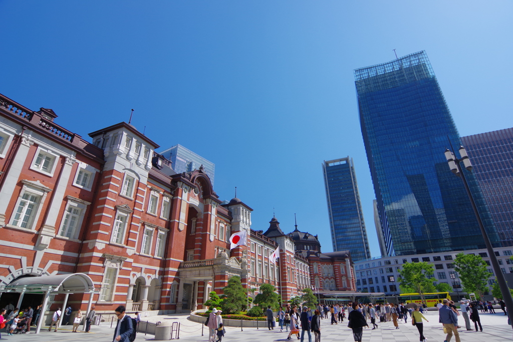東京散歩 東京駅　確かこのあたりでゴジラが・・・