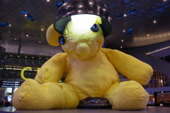 ウィ－ン・チェコの旅 ド－ハ空港 有名な巨大熊さん