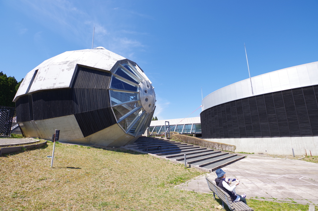 能登島 ガラス美術館 SFの基地みたいな建物