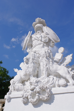 シェーンブルグ宮殿 かっこいい彫像