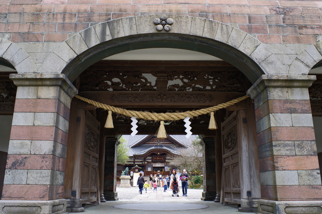 尾山神社 入口から