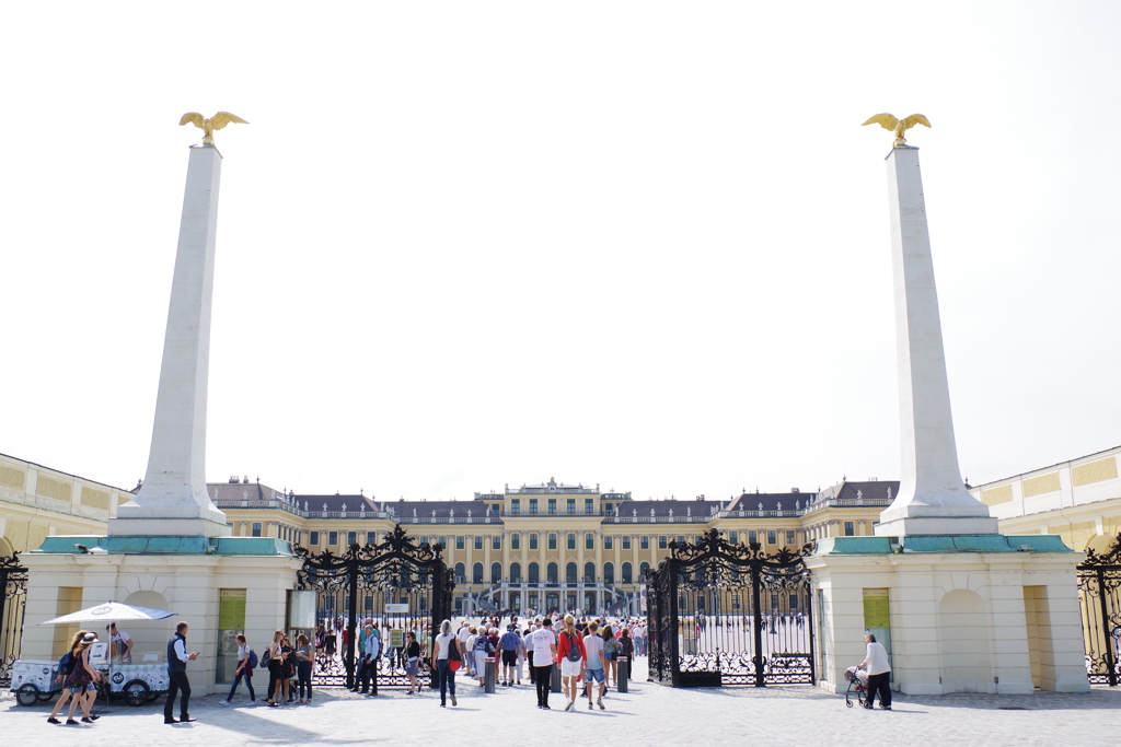 ウィーン2日目 シェーンブルグ宮殿 正面入口