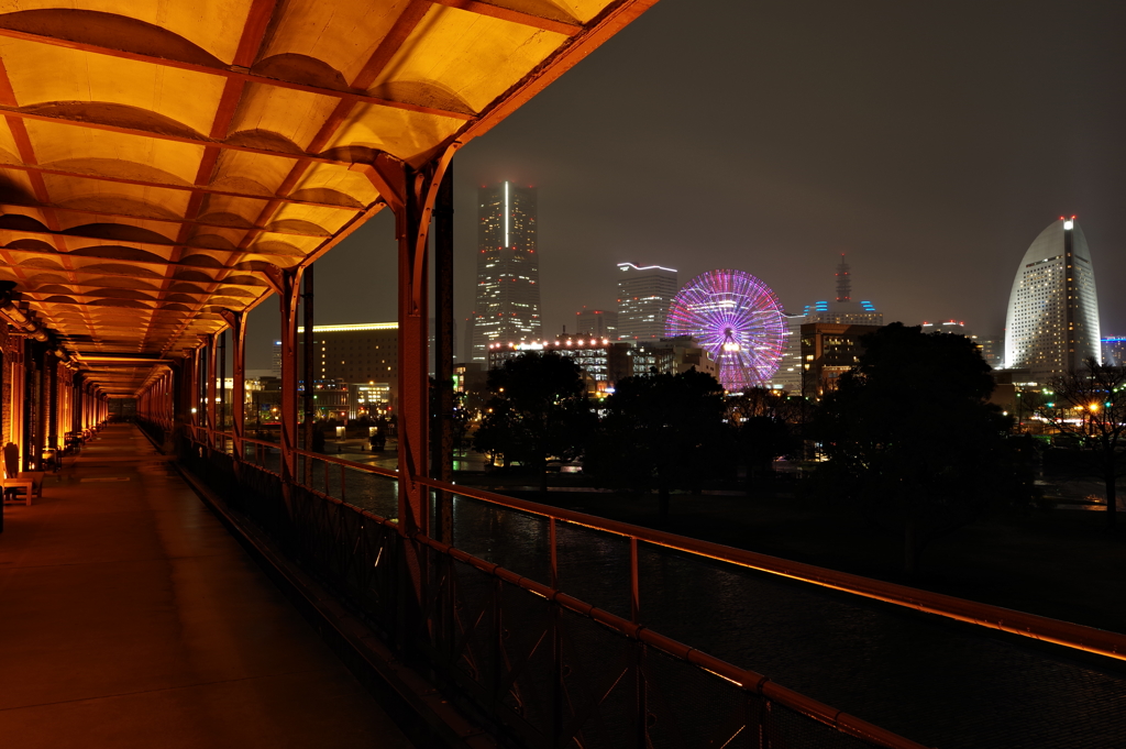西洋館とみなとみらい夜景