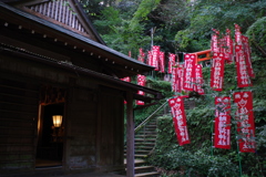 Kamakura散歩 佐助稲荷神社 のぼりがたくさんです。