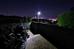 近所からの夜景とバイクと火星