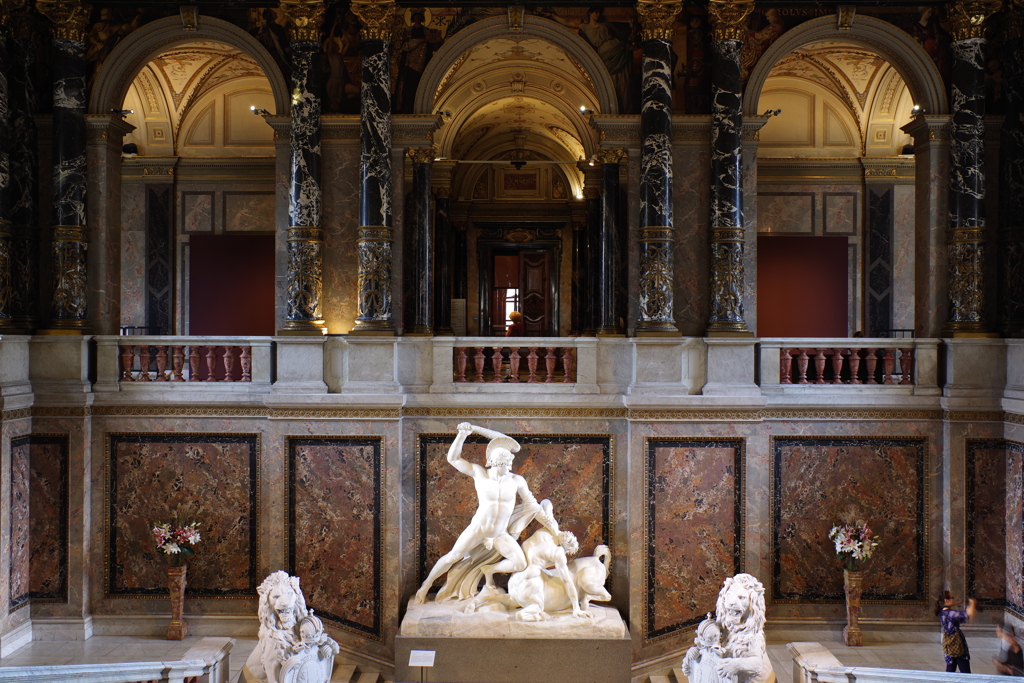 Kunsthistorisches museum 大階段 入口側から