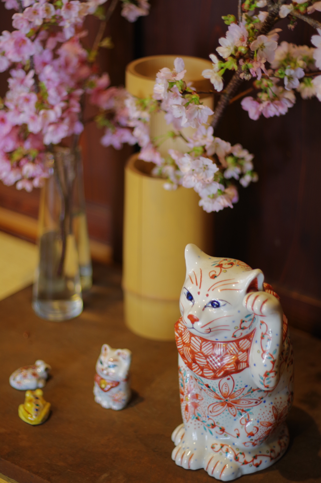古い屋敷 猫と桜