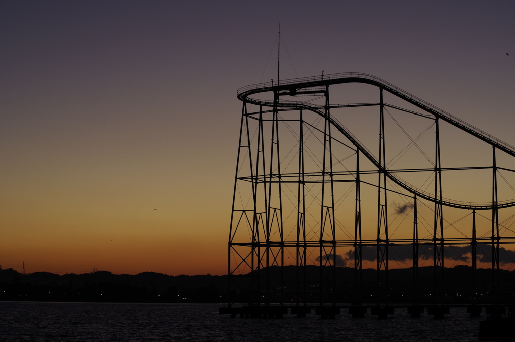 八景島シーパラダイス　夕暮れのジェットコースター