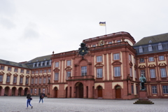 ドイツ Mannheim お城兼大学 大学生がたくさんいました。