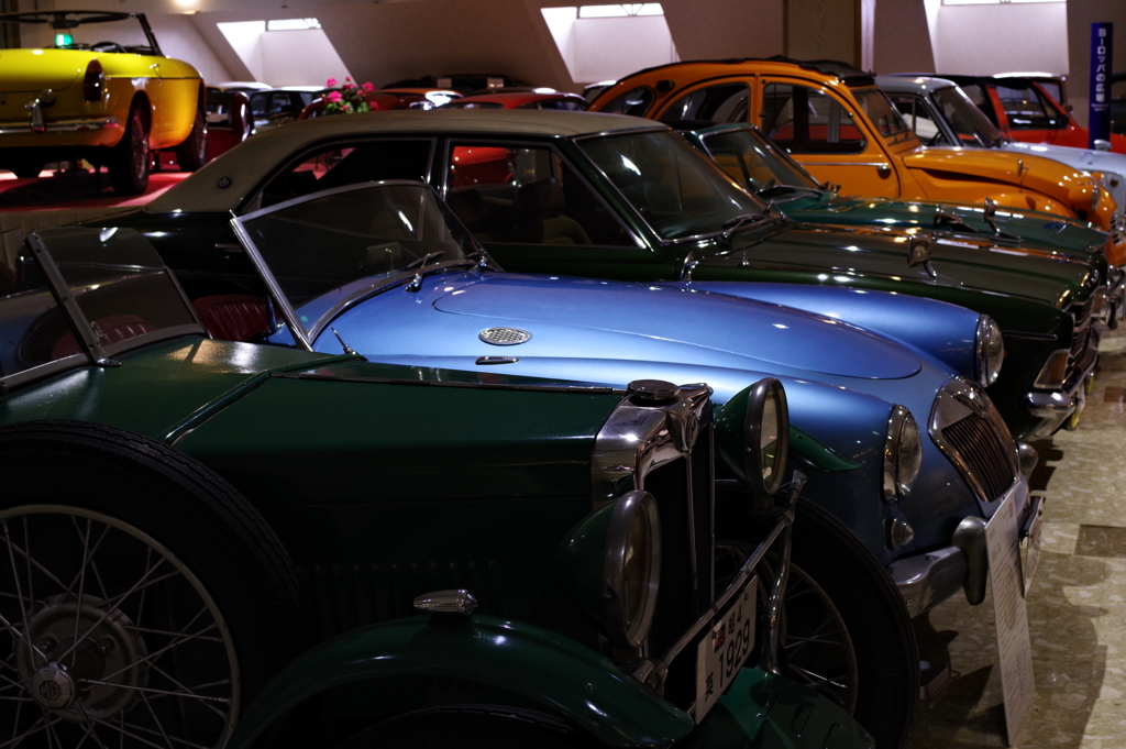 日本自動車博物館 古い車がいっぱいです。