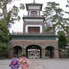 尾山神社 着物を着た人が多いです。