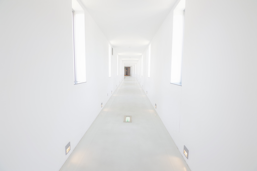 能登島 ガラス美術館内部　綺麗な廊下