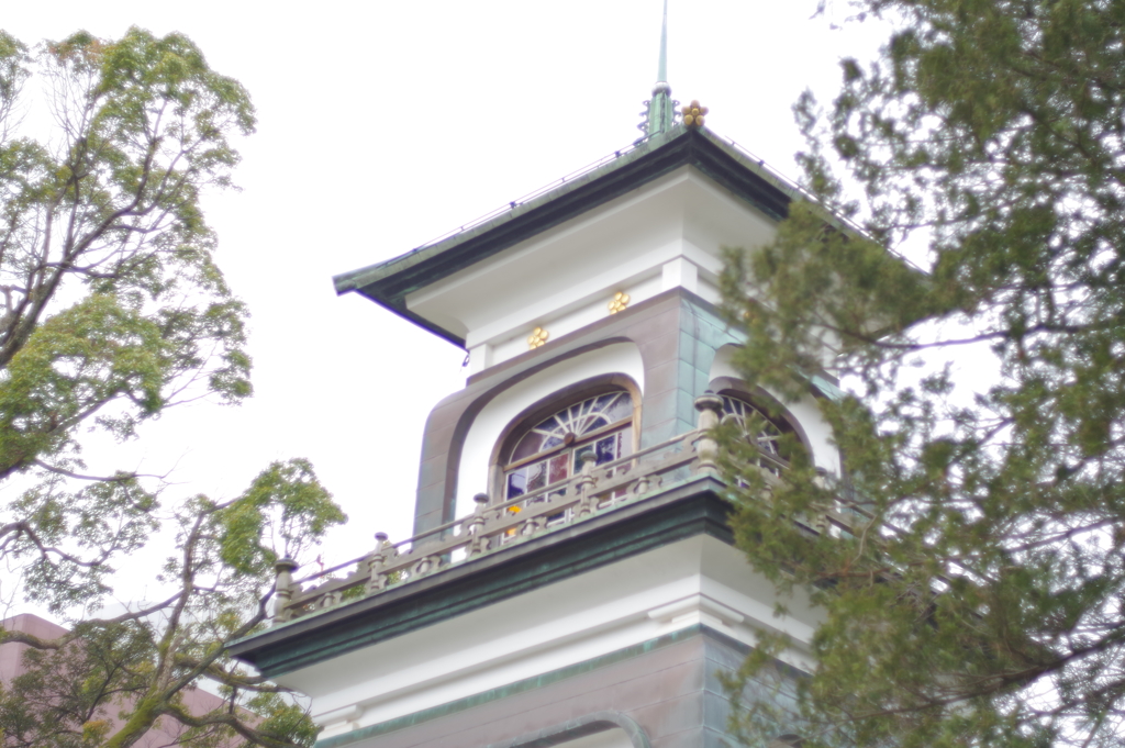 尾山神社 神社には珍しいステンドグラス