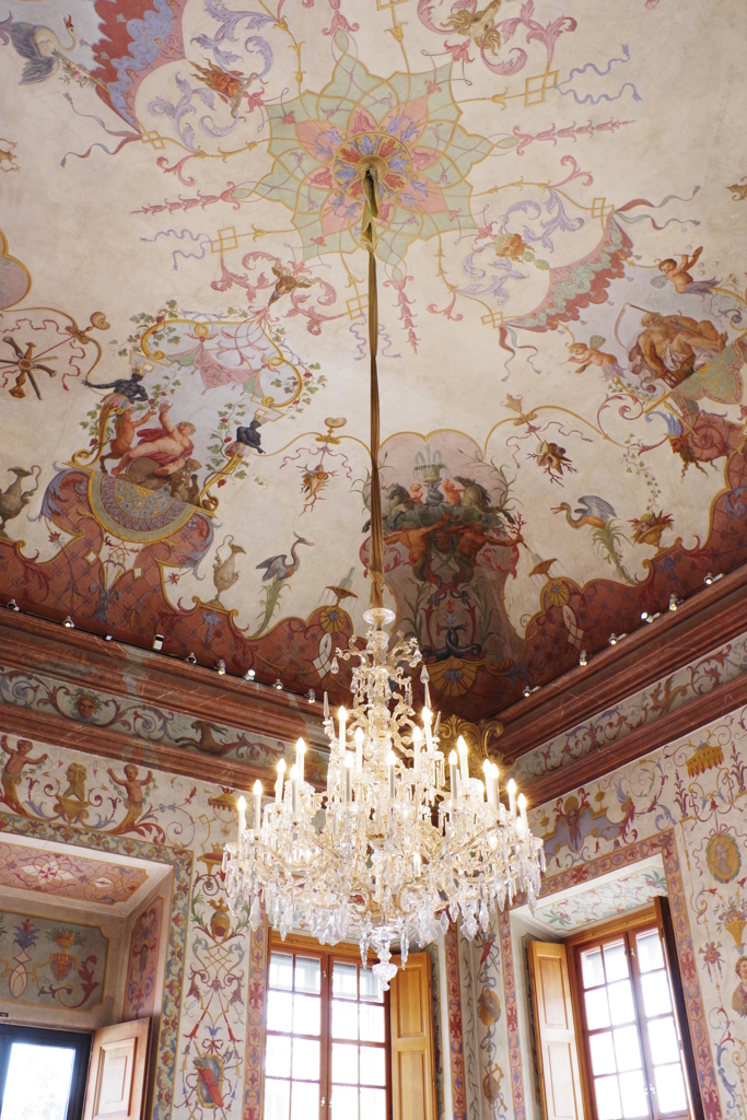 Belvedere Museum 綺麗な天井絵とシャンデリア