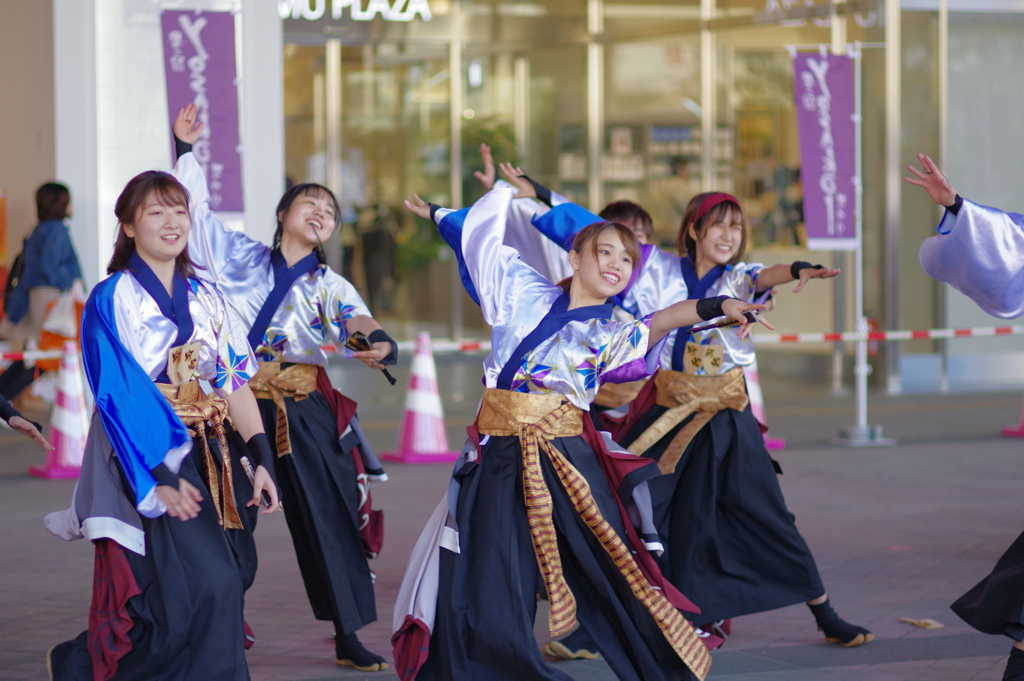 大分駅前 よさこい祭り 華やかですね