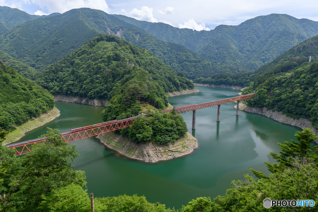 夏の湖上駅