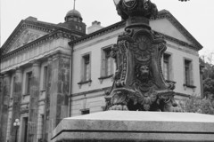 皇居正門石橋飾電燈　ライオン彫刻