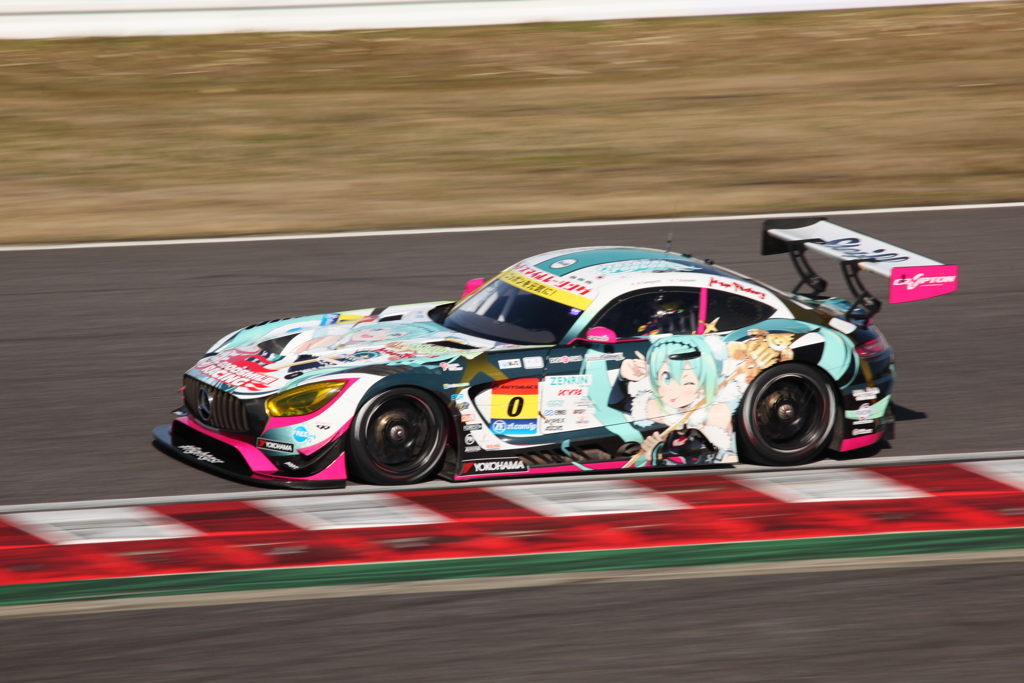 鈴鹿サーキットファン感謝デーその④　初音ミク号2コーナーへ