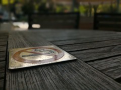 お昼は外で　何故か禁煙マーク撮ってみた