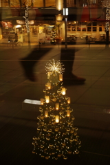 クリスマスツリー on the street.
