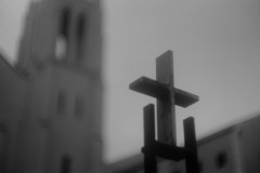 布池教会　門扉の十字架