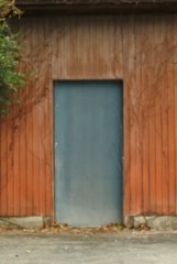 近所の駐車場の倉庫　