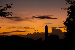 夕日　虹の塔