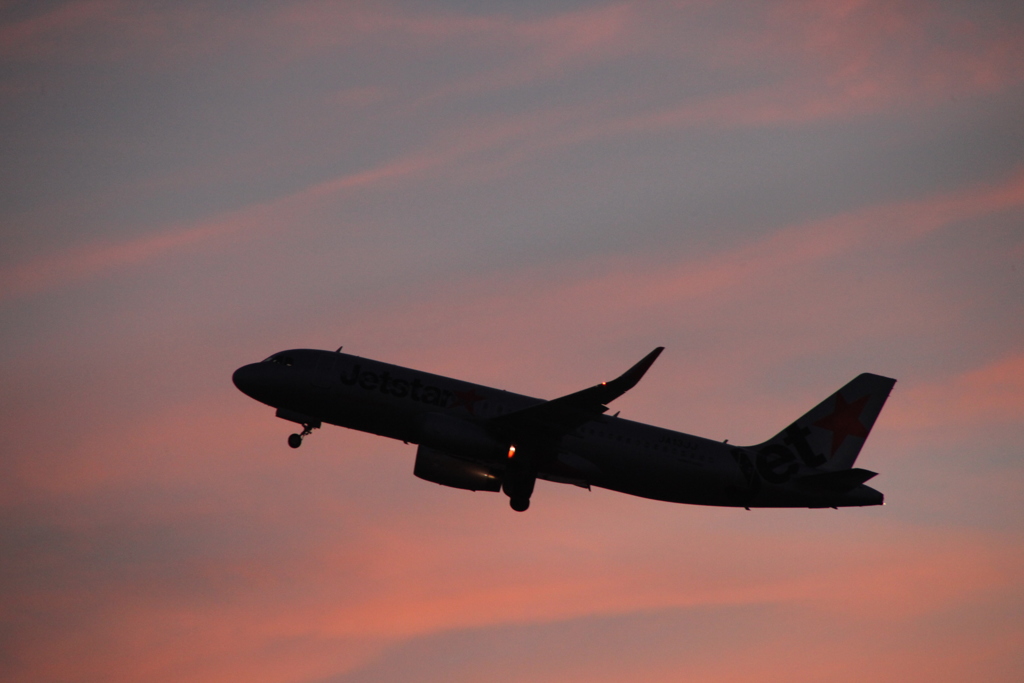 夕日の飛行機