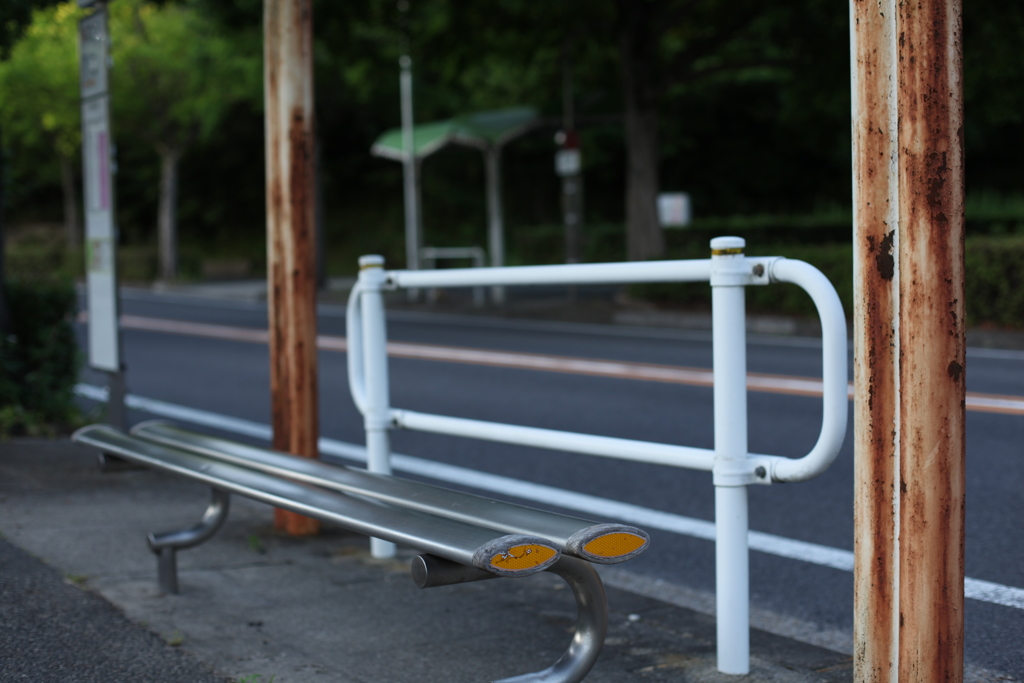 なぜベンチを撮るのか?　バス停