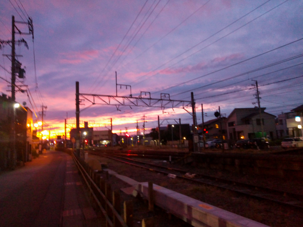 弥富駅の夕日　スマホ撮影