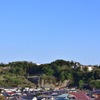 崖のある町