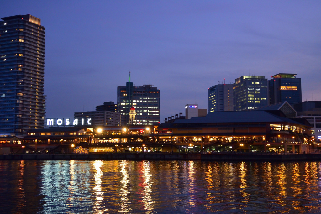 輝く港町