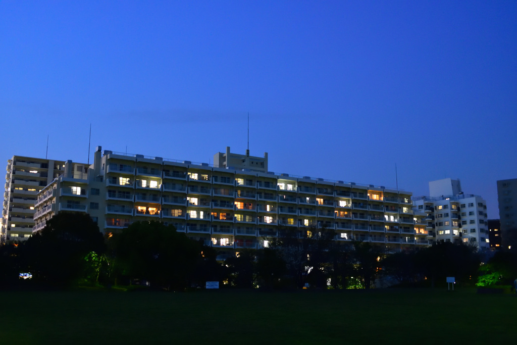 夕暮れマンション