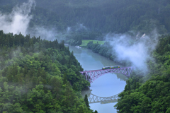 朝一番列車 川霧に逢いたくて