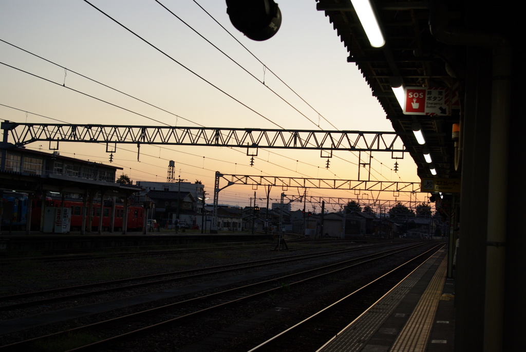 夕日の線路