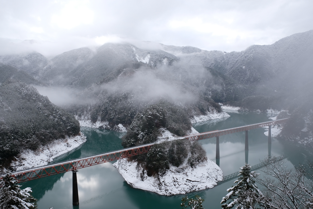 再度 雪の湖上駅