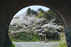 トンネルを抜けると…