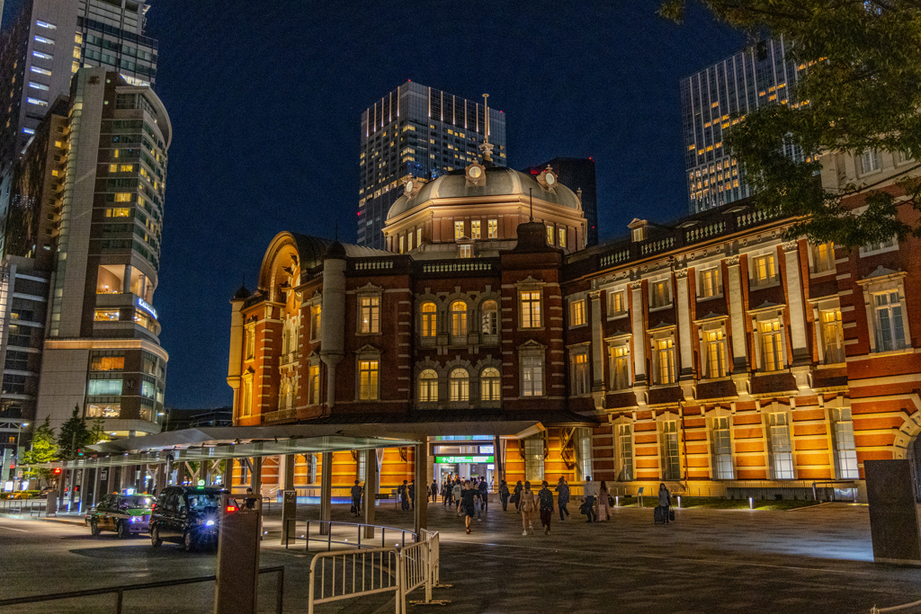 東京駅の夜